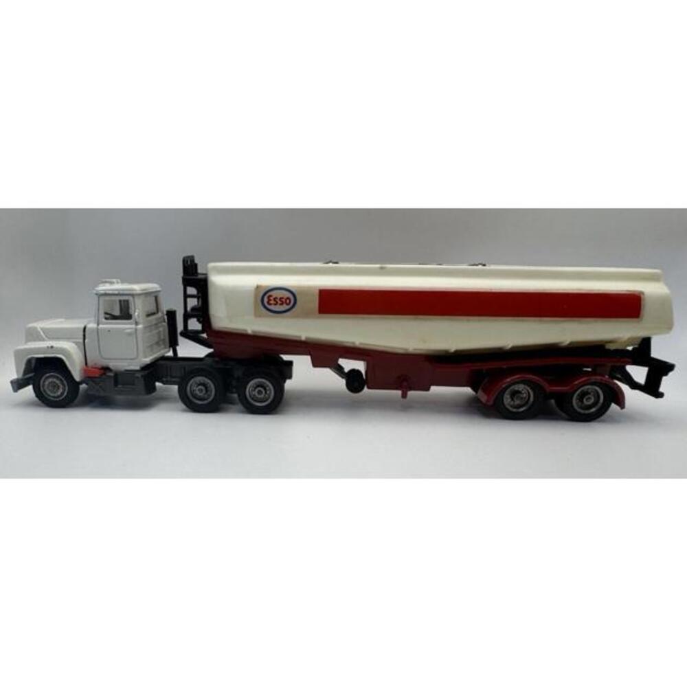 Corgi Vintage MAJOR #1152 - MACK TRUCK with ESSO TANKER TRAILER